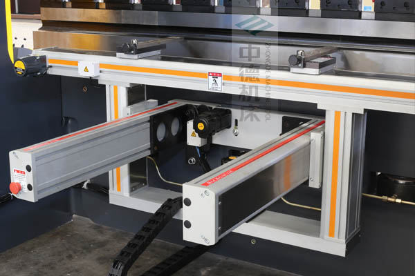 ZDPE8025-4+1轴全封套增强型铝合金后档料体系,内有成套滚珠丝杆和直线导轨,精度高速率快乐音低.jpg ZDPE8025-4+1轴全封套增强型铝合金后档料体系,内有成套滚珠丝杆和直线导轨,精度高速率快乐音低.jpg