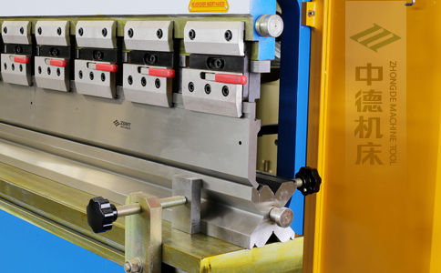 ZDPK-20032-标配高精度模具快夹,换模速率快5倍.jpg ZDPK-20032-标配高精度模具快夹,换模速率快5倍.jpg